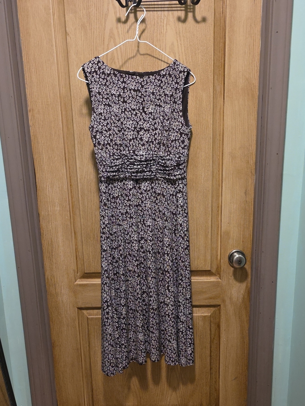 Jessica Howard Sleeveless Black and White Floral Midi Dress